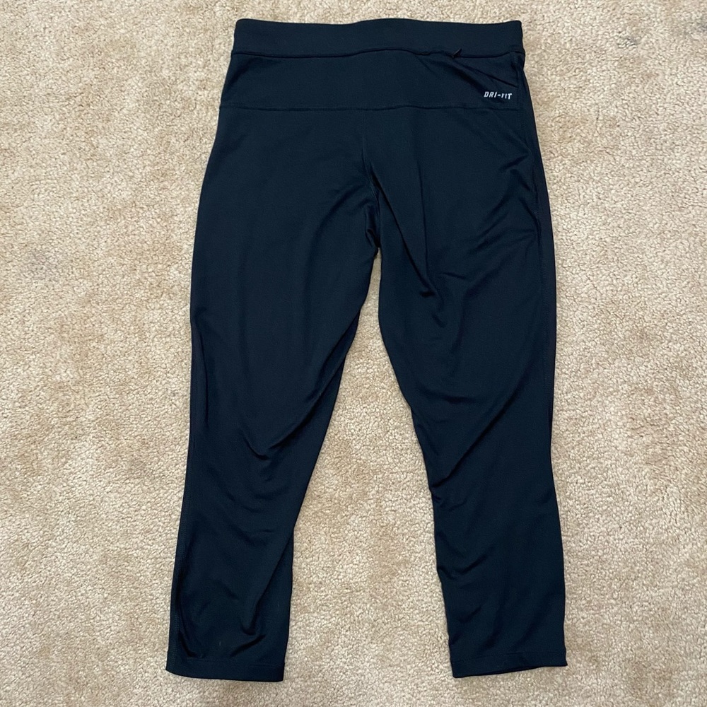 EUC Nike Black 3/4 Length Leggings - Picture 4 of 6